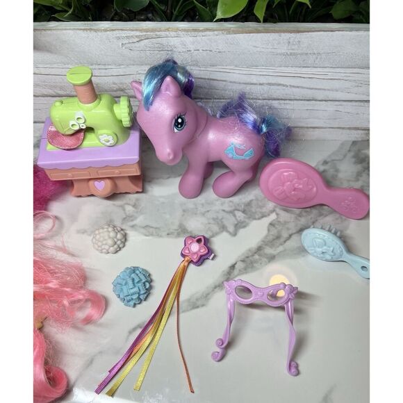 My Little Pony MLP 2004 Frilly Frocks Boutique Sewing Machine Lot - Picture 3 of 3